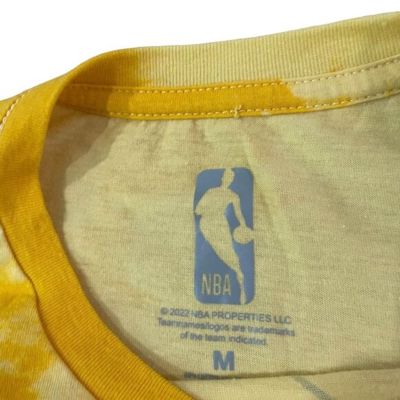 Golden State Warriors T-Shirt Men’s Size M Yellow Tie-Dye Retro NBA Basketball - Picture 2 of 5